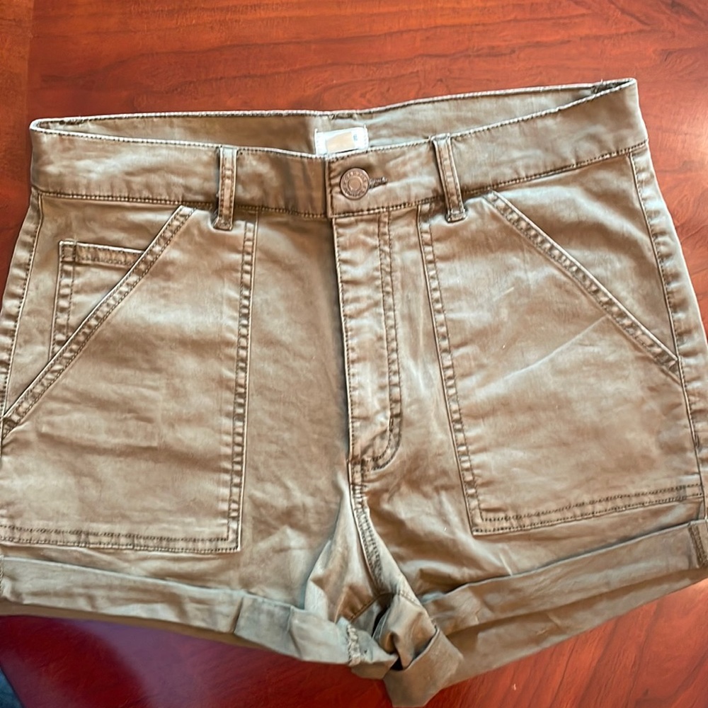 Shorts by Garage size 5 green